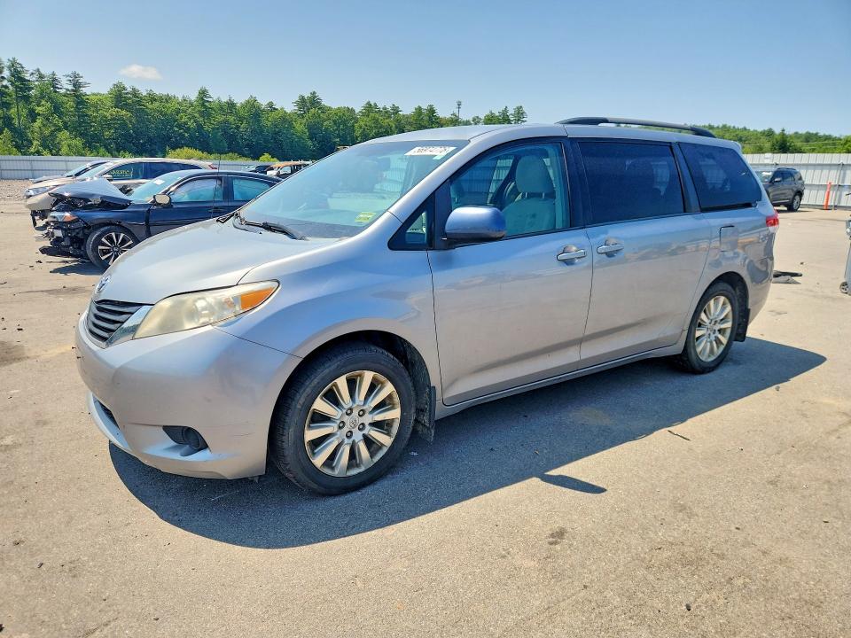 56974776 :رقم المزاد ، 5TDJK3DC2DS051748 vin ، 2013 Toyota Sienna مزاد بيع