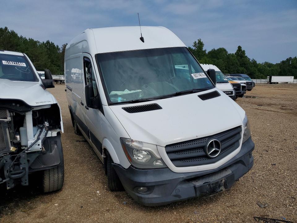 60774616 :رقم المزاد ، WD3PE7CD6HP386976 vin ، 2017 Mercedes-benz Sprinter مزاد بيع