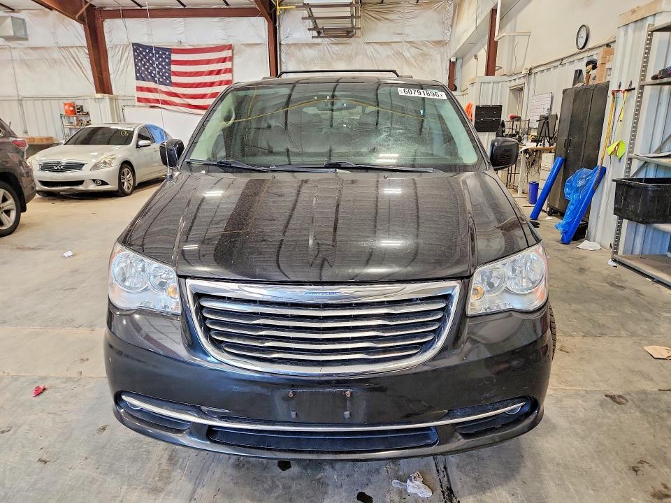 60791896 :رقم المزاد ، 2C4RC1CG1FR707880 vin ، 2015 Chrysler Town & Country مزاد بيع