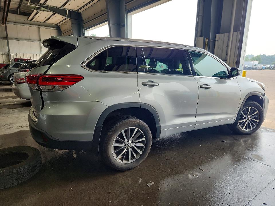 Aukcja sprzedaży 2018 Toyota Highlander, vin: 5TDJZRFH8JS815749, numer aukcji: 61372806