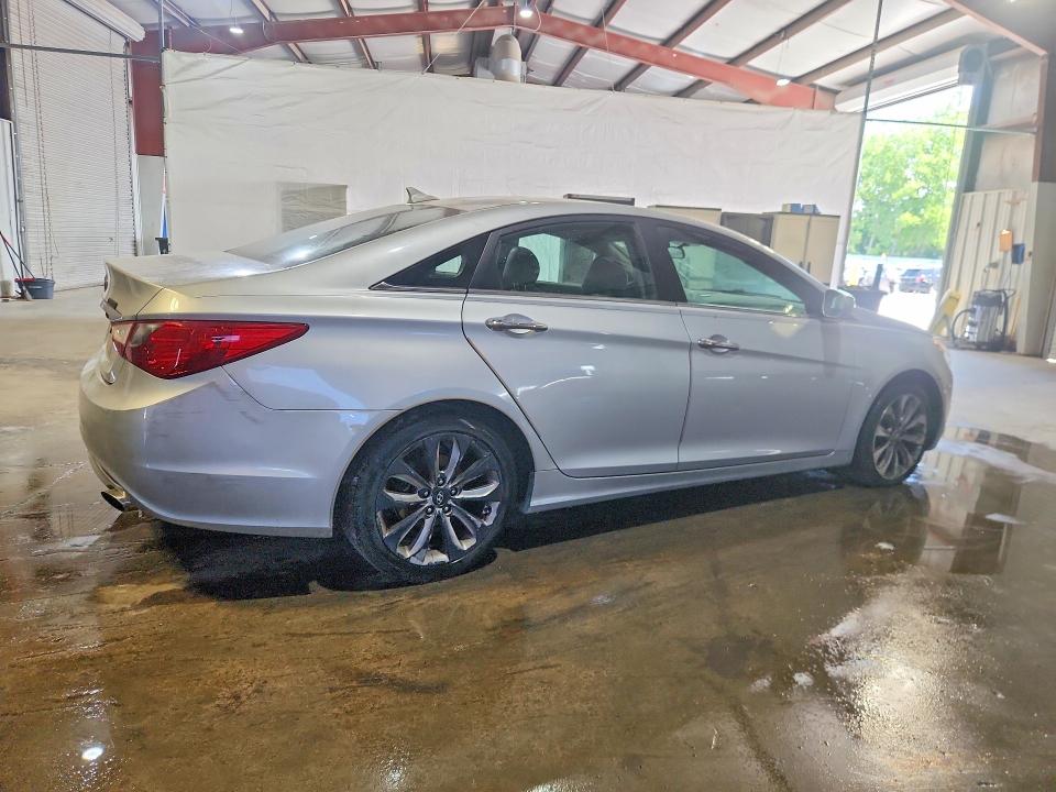 59130246 :رقم المزاد ، 5NPEC4AC2BH252660 vin ، 2011 Hyundai Sonata مزاد بيع