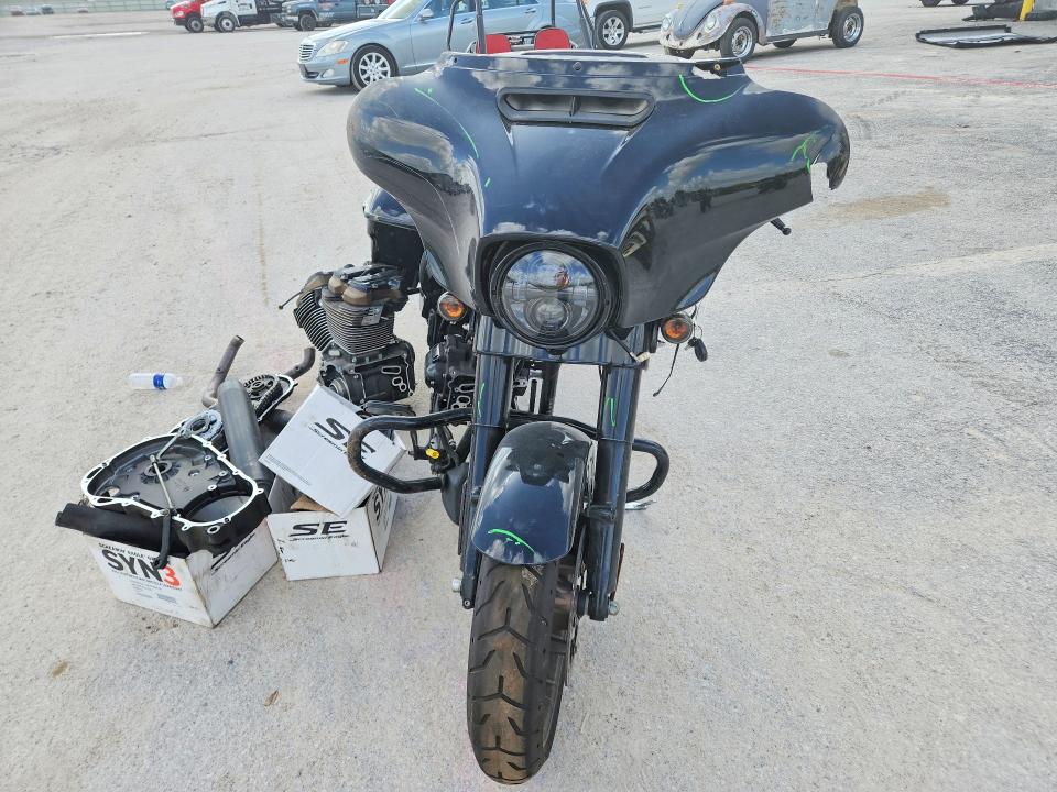 61334426 :رقم المزاد ، 1HD1ABL18PB627883 vin ، 2023 Harley-davidson Flhxst مزاد بيع