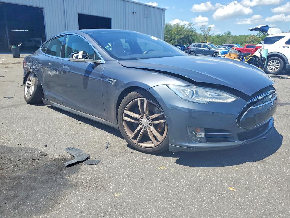 61983066 :رقم المزاد ، 5YJSA1H19EFP60476 vin ، 2014 Tesla Model S مزاد بيع