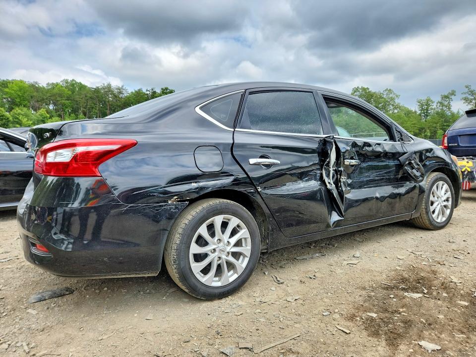 60453086 :رقم المزاد ، 3N1AB7AP4JL633479 vin ، 2018 Nissan Sentra مزاد بيع