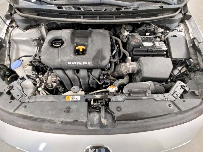 61411386 :رقم المزاد ، 3KPFK4A76JE235275 vin ، 2018 Kia Forte مزاد بيع