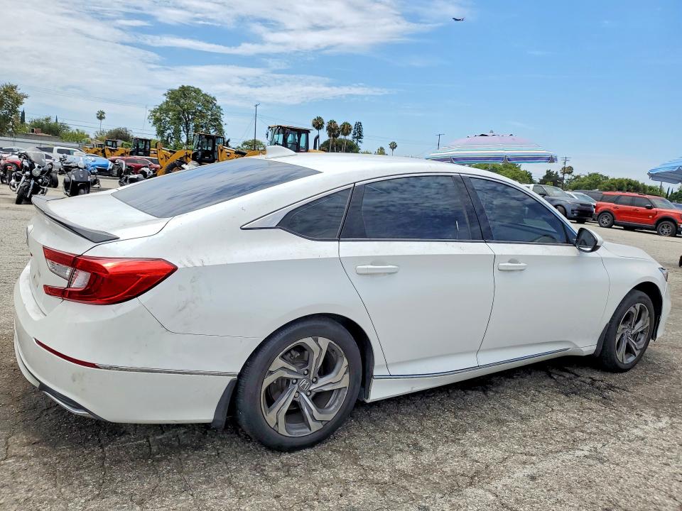 60693936 :رقم المزاد ، 1HGCV1F41JA018602 vin ، 2018 Honda Accord مزاد بيع