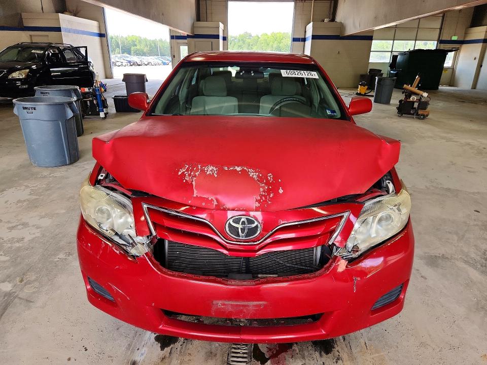 60826126 :رقم المزاد ، 4T4BF3EKXBR213005 vin ، 2011 Toyota Camry مزاد بيع