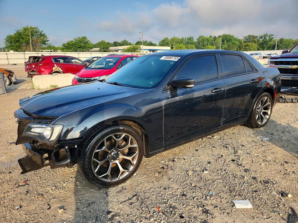 2015 Chrysler 300 მანქანა იყიდება აუქციონზე, vin: 2C3CCABG4FH797933, აუქციონის ნომერი: 85985765