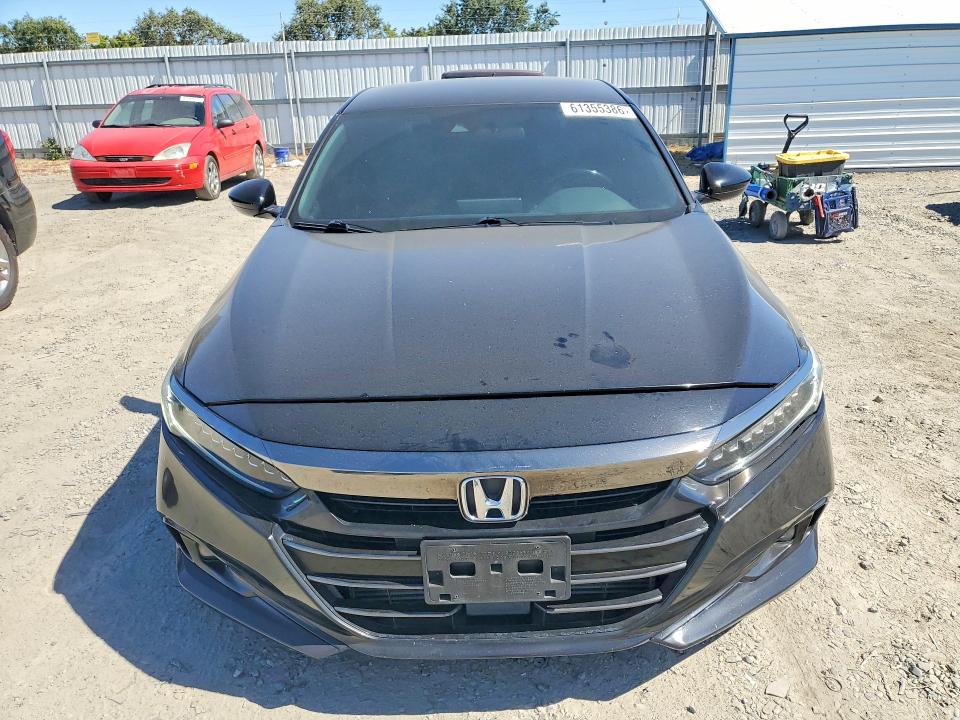 61355386 :رقم المزاد ، 1HGCV1F30MA102860 vin ، 2021 Honda Accord مزاد بيع