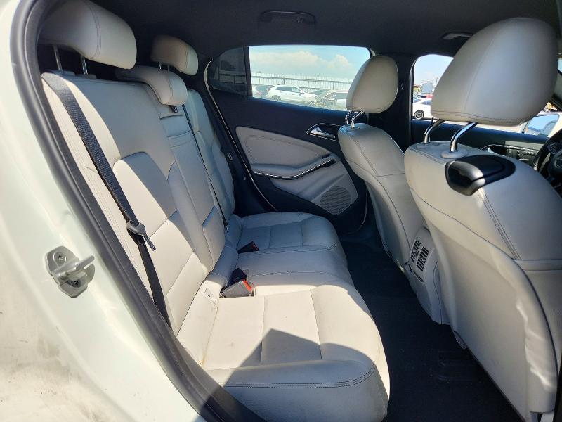 62220946 :رقم المزاد ، WDCTG4GB5GJ245978 vin ، 2016 Mercedes-benz Gla مزاد بيع