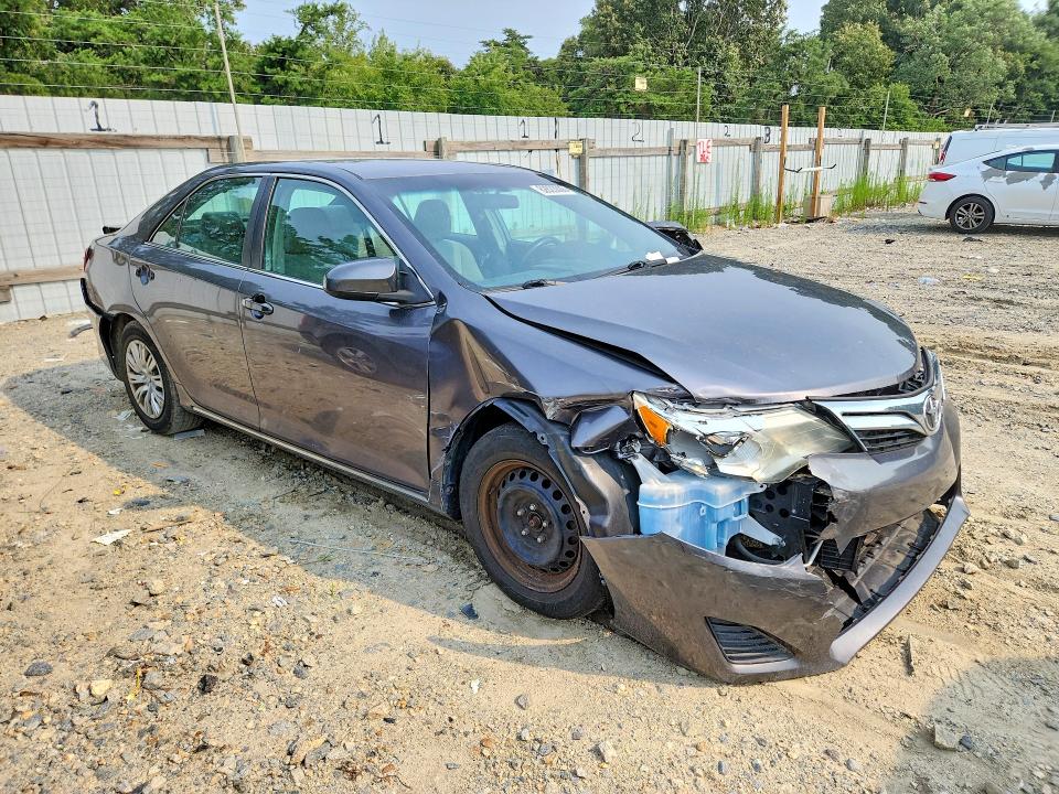62623506 :رقم المزاد ، 4T1BF1FK1EU421579 vin ، 2014 Toyota Camry مزاد بيع