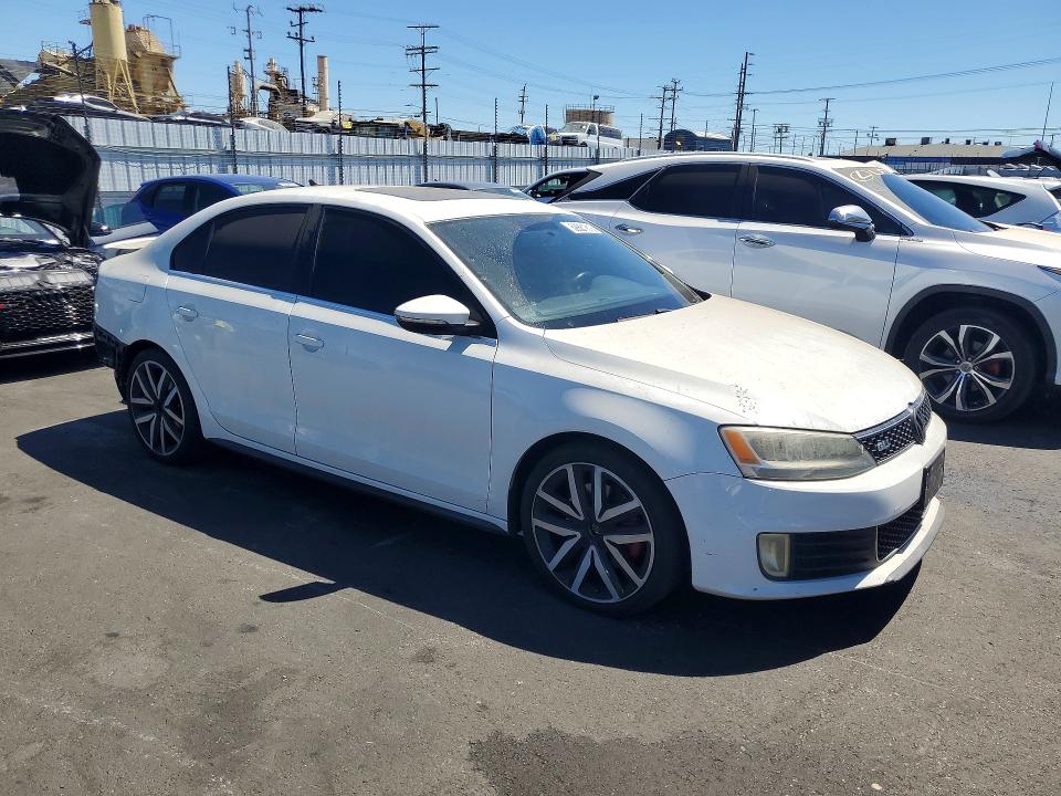 59881816 :رقم المزاد ، 3VW567AJ2DM228828 vin ، 2013 Volkswagen Jetta مزاد بيع