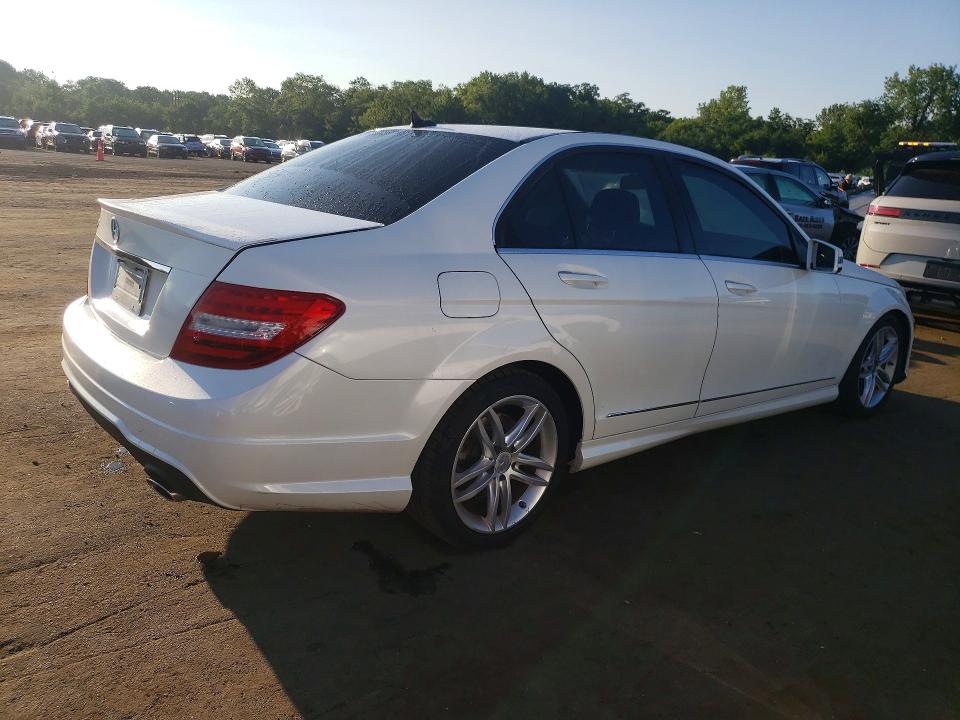 Продажа на аукционе авто 2013 Mercedes-benz C, vin: WDDGF8AB6DR287945, номер лота: 61718236