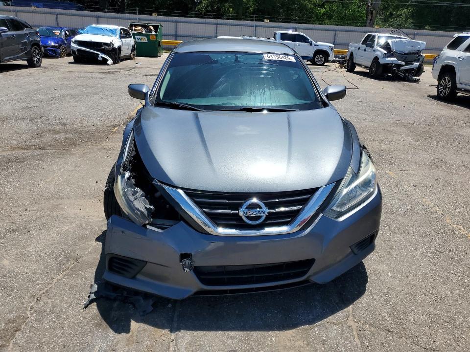 2018 Nissan Altima მანქანა იყიდება აუქციონზე, vin: 1N4AL3AP7JC261706, აუქციონის ნომერი: 61196436