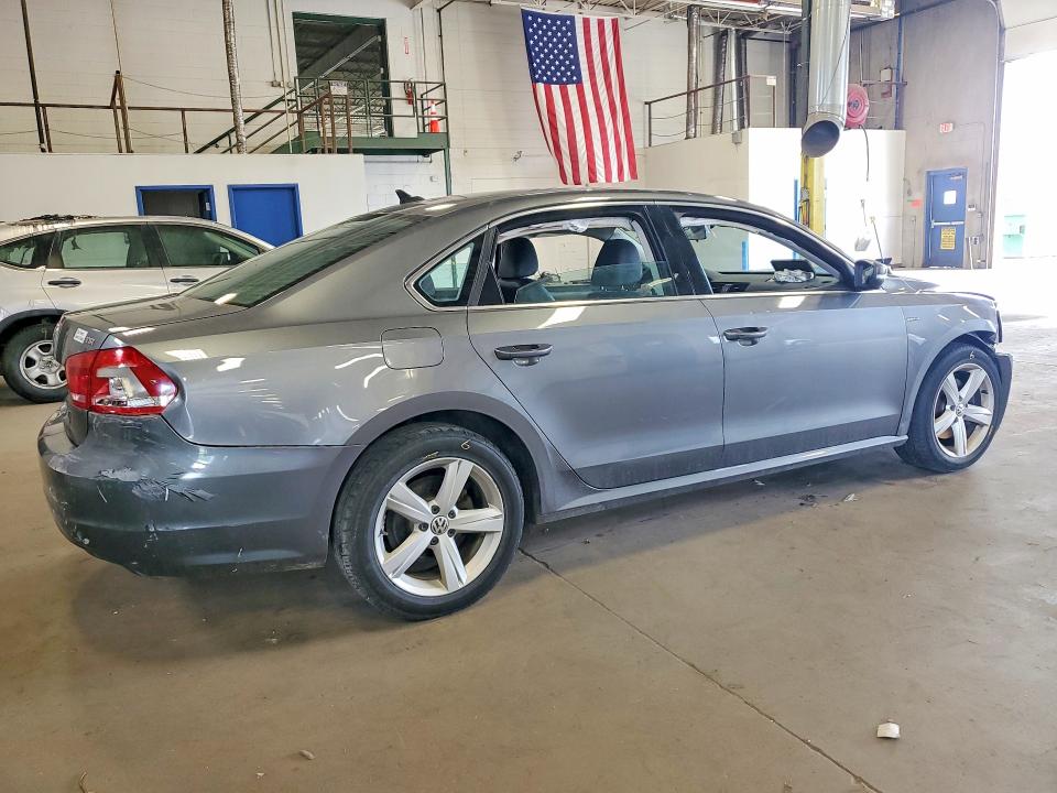 61855136 :رقم المزاد ، 1VWAS7A32FC113484 vin ، 2015 Volkswagen Passat مزاد بيع