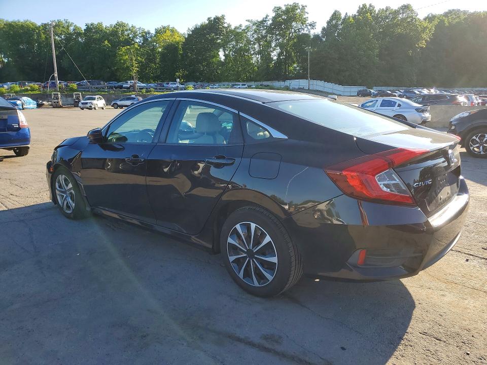 60684846 :رقم المزاد ، 2HGFC2F57JH540928 vin ، 2018 Honda Civic مزاد بيع