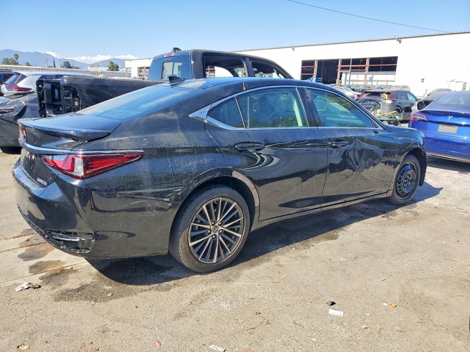 60013546 :رقم المزاد ، 58ADA1C12SU070057 vin ، 2025 Lexus Es 300h مزاد بيع