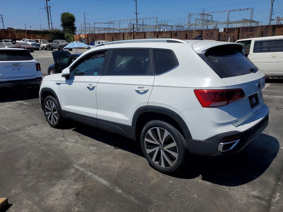 61410496 :رقم المزاد ، 3VVLX7B24NM058408 vin ، 2022 Volkswagen Taos مزاد بيع