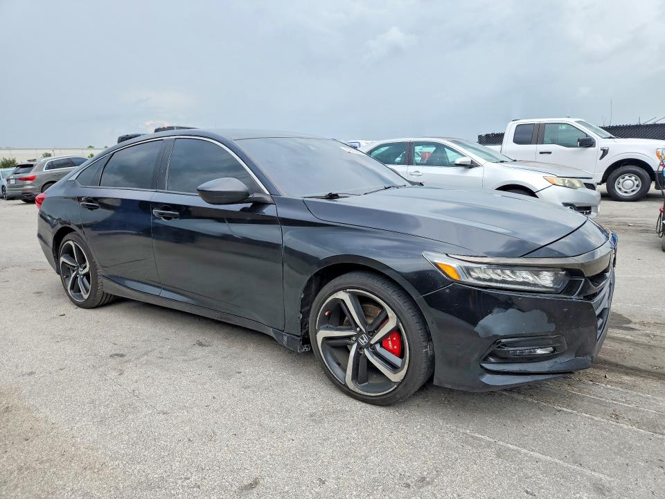 61605606 :رقم المزاد ، 1HGCV1F37JA048226 vin ، 2018 Honda Accord مزاد بيع