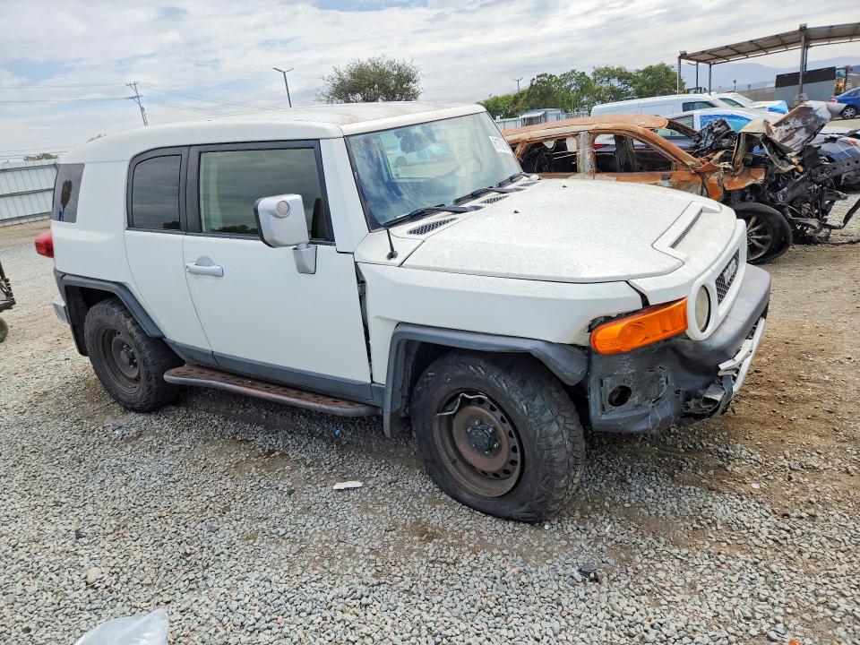 61762106 :رقم المزاد ، JTEBU4BF9EK190488 vin ، 2014 Toyota Fj Cruiser مزاد بيع