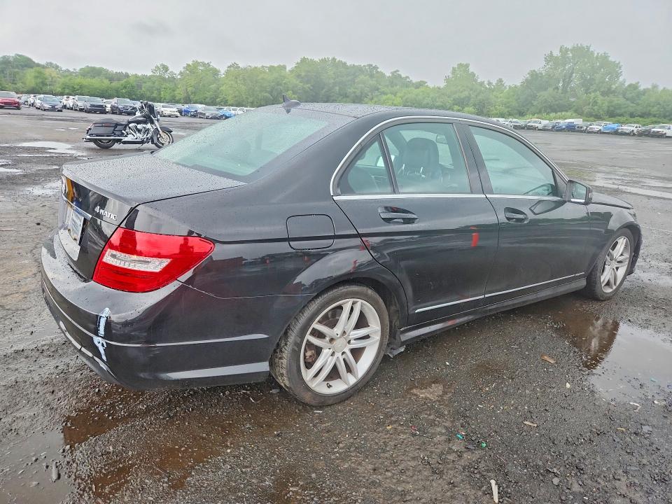 2013 Mercedes-benz C მანქანა იყიდება აუქციონზე, vin: WDDGF8AB8DR276753, აუქციონის ნომერი: 61673276