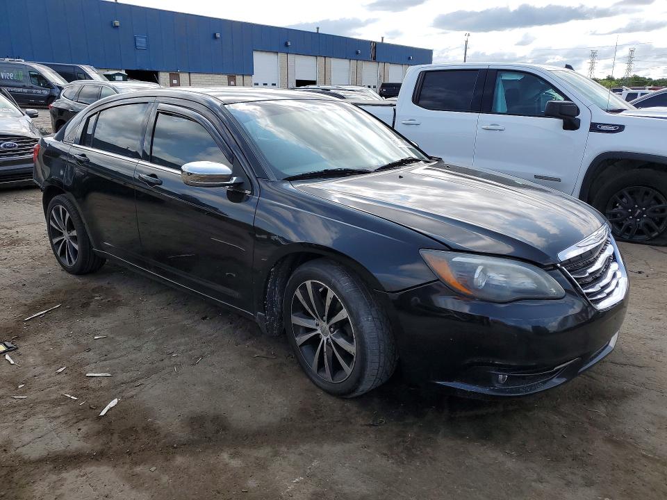 61601536 :رقم المزاد ، 1C3BC8FG8BN575380 vin ، 2011 Chrysler 200 مزاد بيع