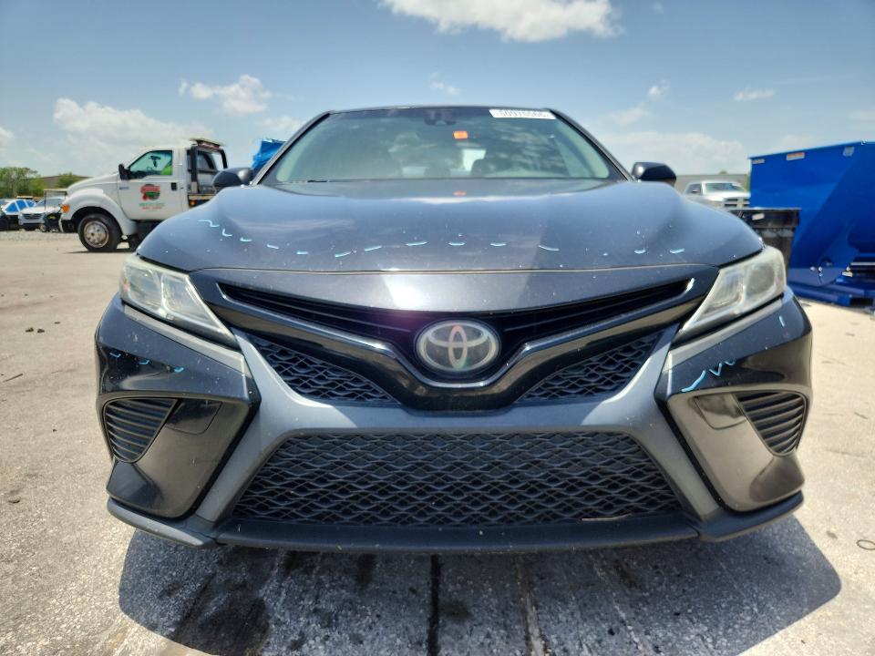 60976566 :رقم المزاد ، JTNB11HKXJ3003744 vin ، 2018 Toyota Camry مزاد بيع