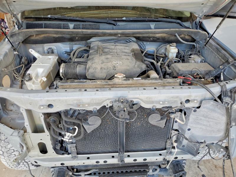 59685936 :رقم المزاد ، 5TFEY5F12JX231339 vin ، 2018 Toyota Tundra مزاد بيع