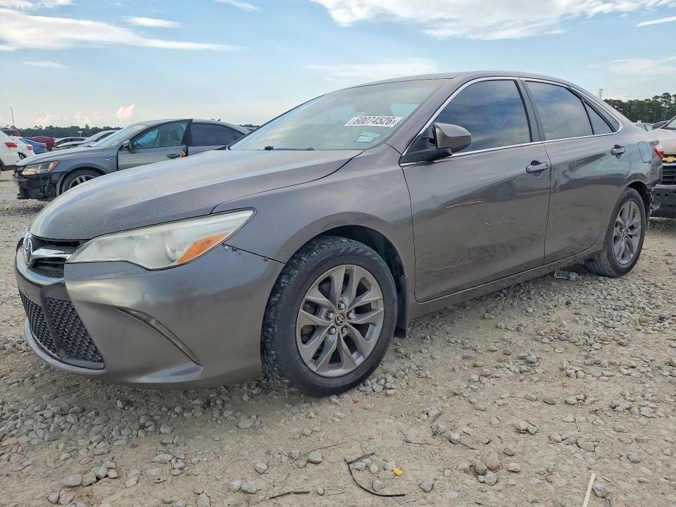 60074526 :رقم المزاد ، 4T1BF1FKXHU666918 vin ، 2017 Toyota Camry مزاد بيع