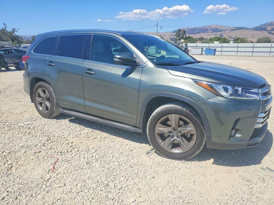 2018 Toyota Highlander მანქანა იყიდება აუქციონზე, vin: 5TDDZRFH2JS862580, აუქციონის ნომერი: 61322236