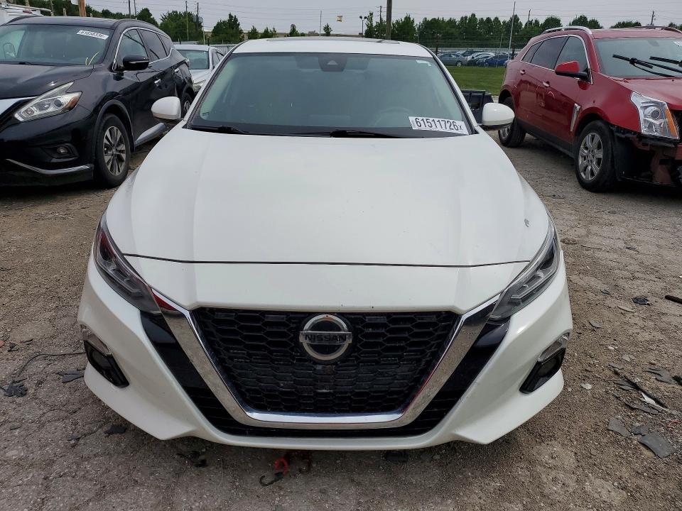 61511726 :رقم المزاد ، 1N4BL4DW4KN311867 vin ، 2019 Nissan Altima مزاد بيع
