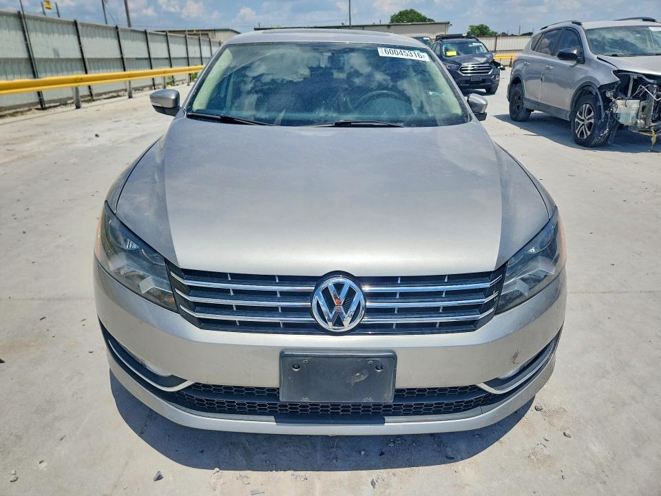60045316 :رقم المزاد ، 1VWCN7A32EC087242 vin ، 2014 Volkswagen Passat مزاد بيع