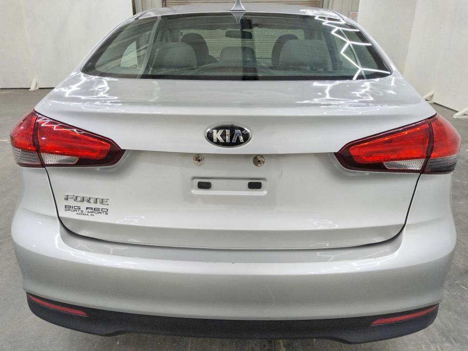 61411386 :رقم المزاد ، 3KPFK4A76JE235275 vin ، 2018 Kia Forte مزاد بيع