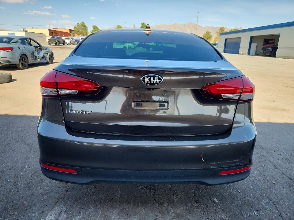 2018 Kia Forte მანქანა იყიდება აუქციონზე, vin: 3KPFL4A71JE180926, აუქციონის ნომერი: 59261736