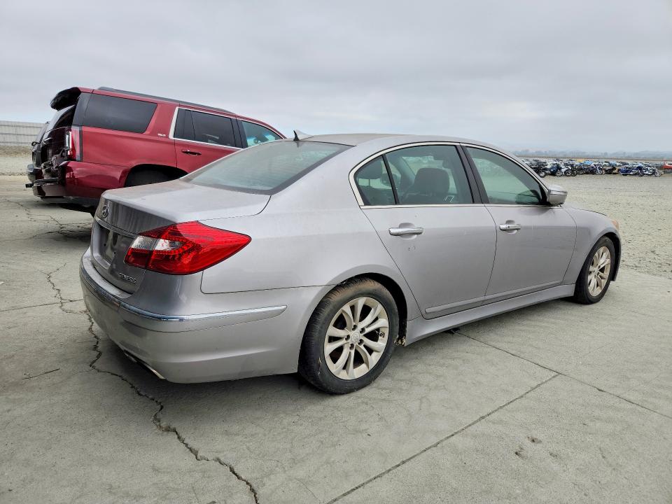 2013 Hyundai Genesis მანქანა იყიდება აუქციონზე, vin: KMHGC4DD2DU242647, აუქციონის ნომერი: 61582896