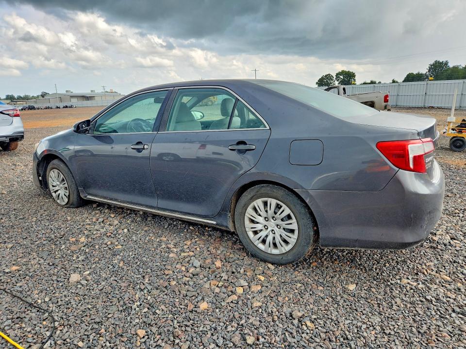 61518556 :رقم المزاد ، 4T1BF1FK3CU045836 vin ، 2012 Toyota Camry مزاد بيع