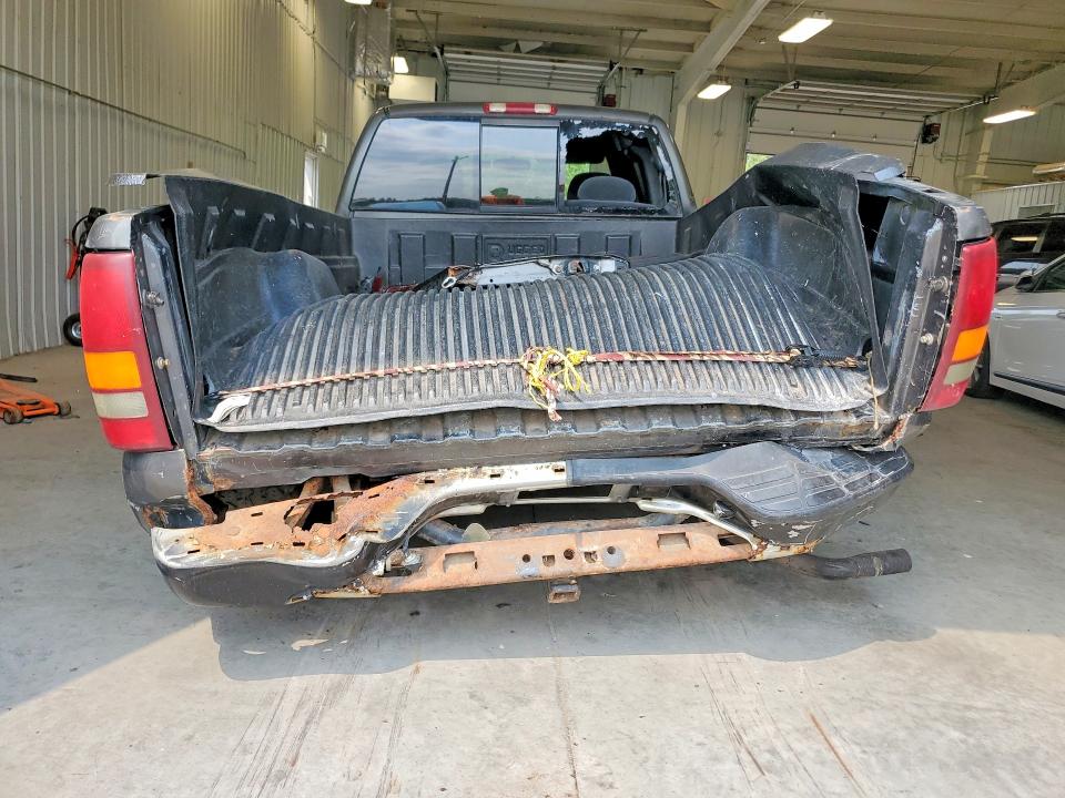 62441196 :رقم المزاد ، 1GCEK19T5YE261836 vin ، 2000 Chevrolet Silverado مزاد بيع