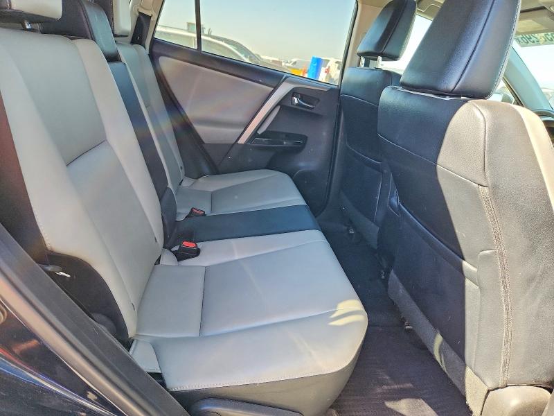 58558296 :رقم المزاد ، 2T3DFREV2HW553670 vin ، 2017 Toyota Rav4 مزاد بيع