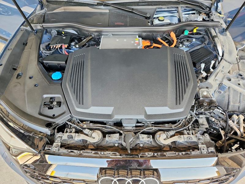 61146816 :رقم المزاد ، WA15AAGE9RB014338 vin ، 2024 Audi Q8 E-tron مزاد بيع