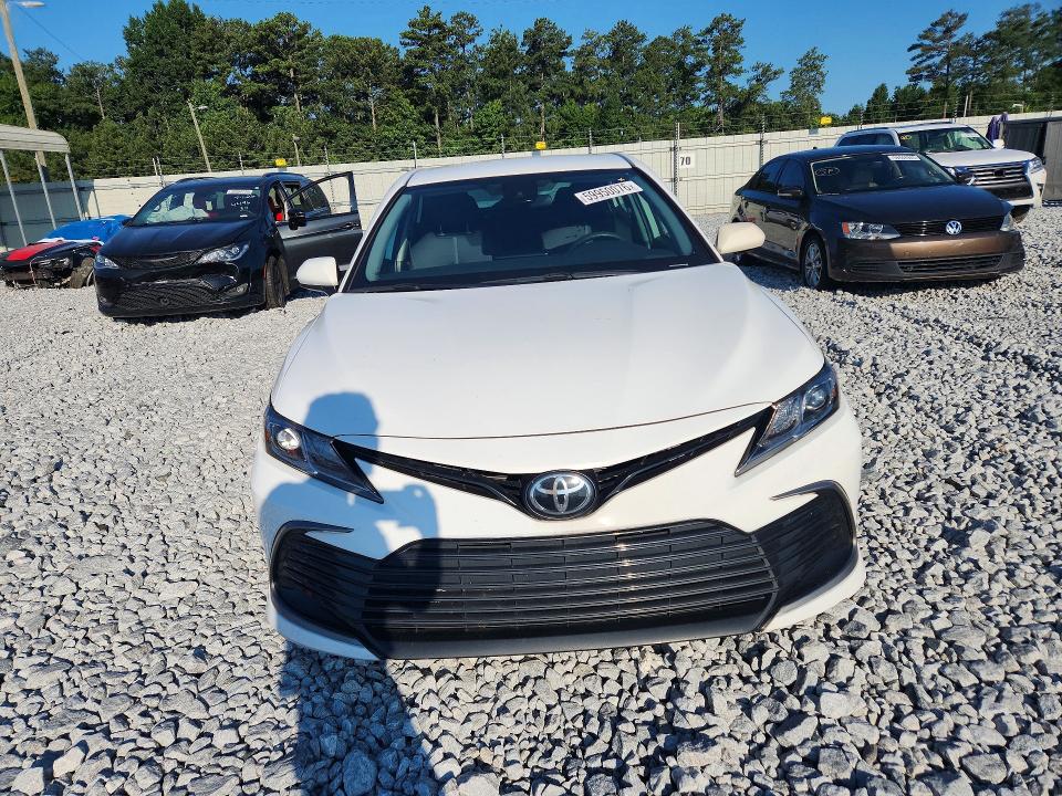 59950076 :رقم المزاد ، 4T1C11AK7MU562973 vin ، 2021 Toyota Camry مزاد بيع