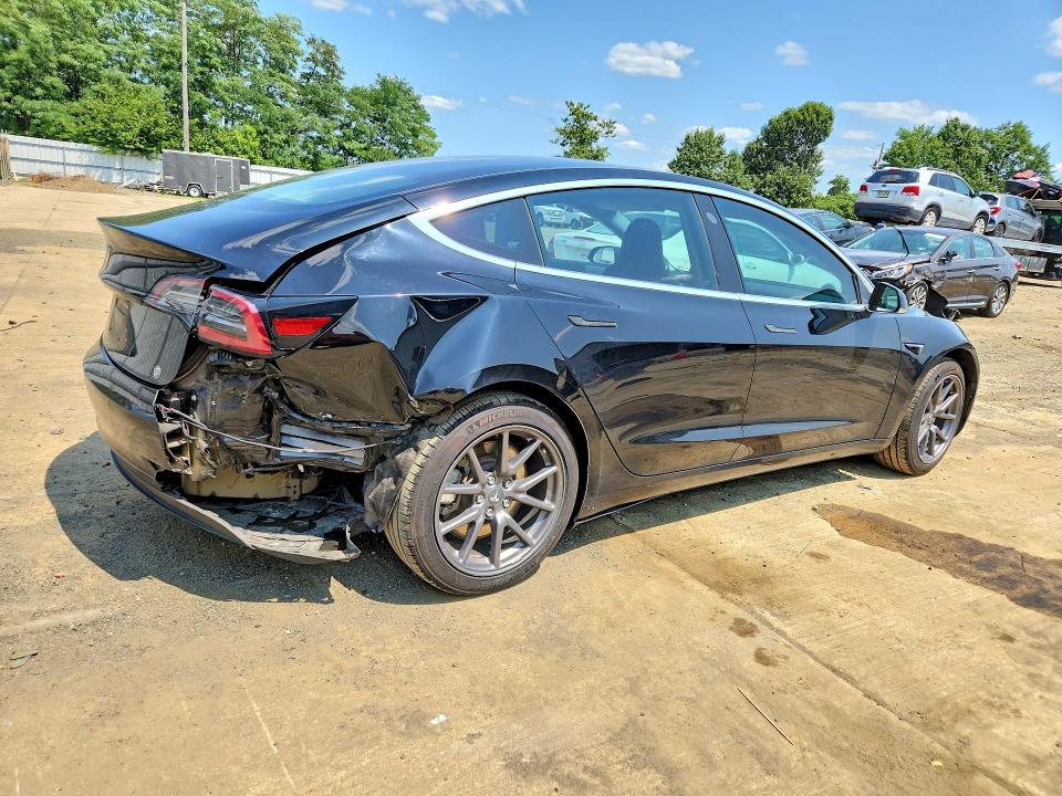 Продажа на аукционе авто 2018 Tesla Model 3, vin: 5YJ3E1EAXJF152554, номер лота: 62583746