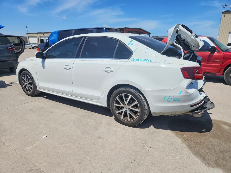 61283486 :رقم المزاد ، 3VWDB7AJ1JM231867 vin ، 2018 Volkswagen Jetta مزاد بيع