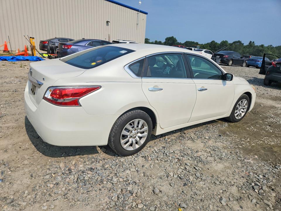 2015 Nissan Altima მანქანა იყიდება აუქციონზე, vin: 1N4AL3AP8FC215003, აუქციონის ნომერი: 62430356