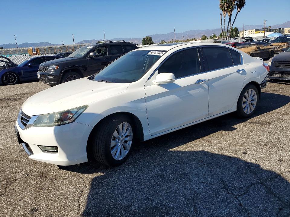 Auction sale of the 2015 Honda Accord, vin: 1HGCR2F84FA014581, lot number: 62447756