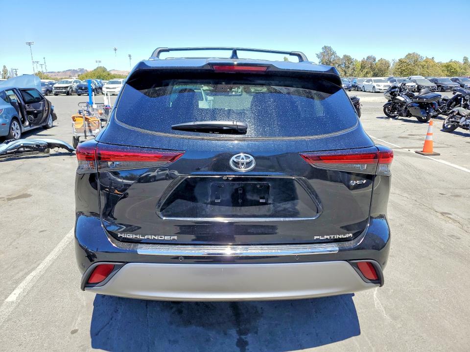 Продажа на аукционе авто 2025 Toyota Highlander Hybrid, vin: 5TDEBRCHXSS649164, номер лота: 61807396