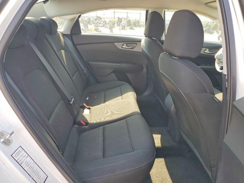 61812916 :رقم المزاد ، 3KPF24AD2ME327400 vin ، 2021 Kia Forte مزاد بيع