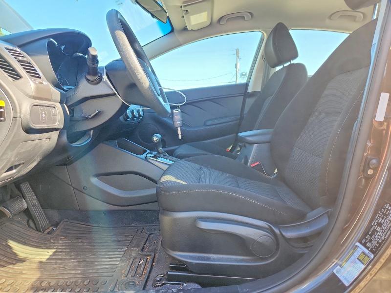 61984886 :رقم المزاد ، 3KPFK4A74JE214957 vin ، 2018 Kia Forte مزاد بيع