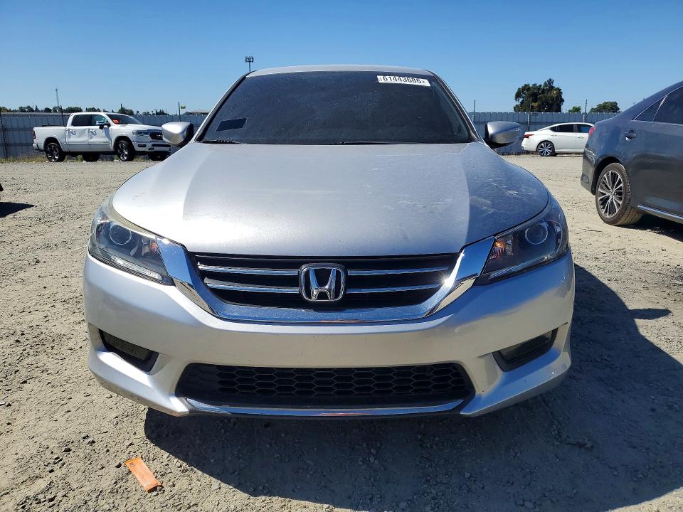 61443686 :رقم المزاد ، 1HGCR2F52FA089303 vin ، 2015 Honda Accord مزاد بيع