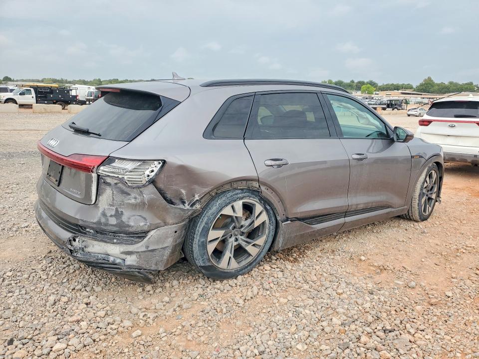 Продажа на аукционе авто 2022 Audi E-tron, vin: WA1AAAGE6NB012331, номер лота: 62277926