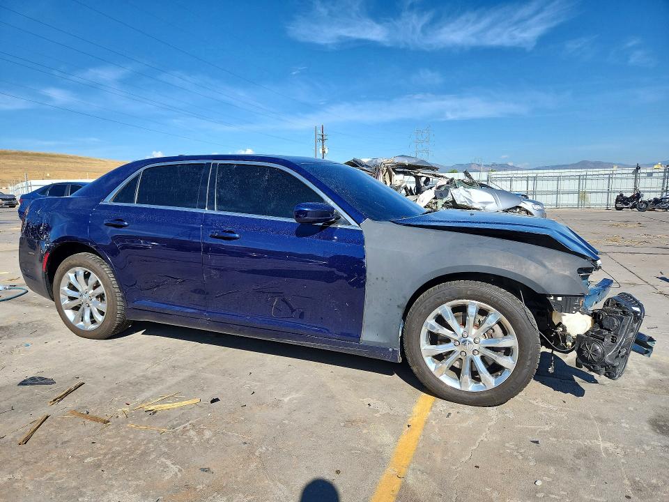 62904836 :رقم المزاد ، 2C3CCARG3HH512454 vin ، 2017 Chrysler 300 مزاد بيع